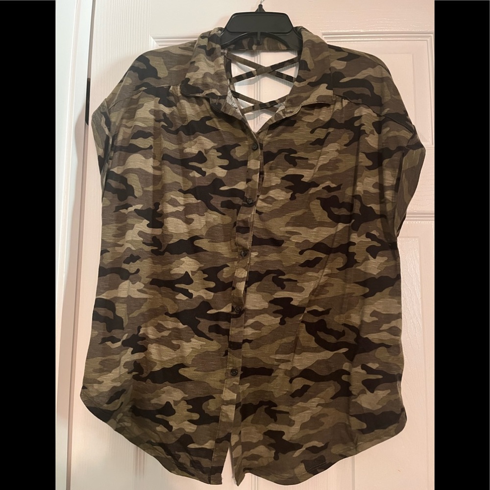 Sleeveless camouflage top
